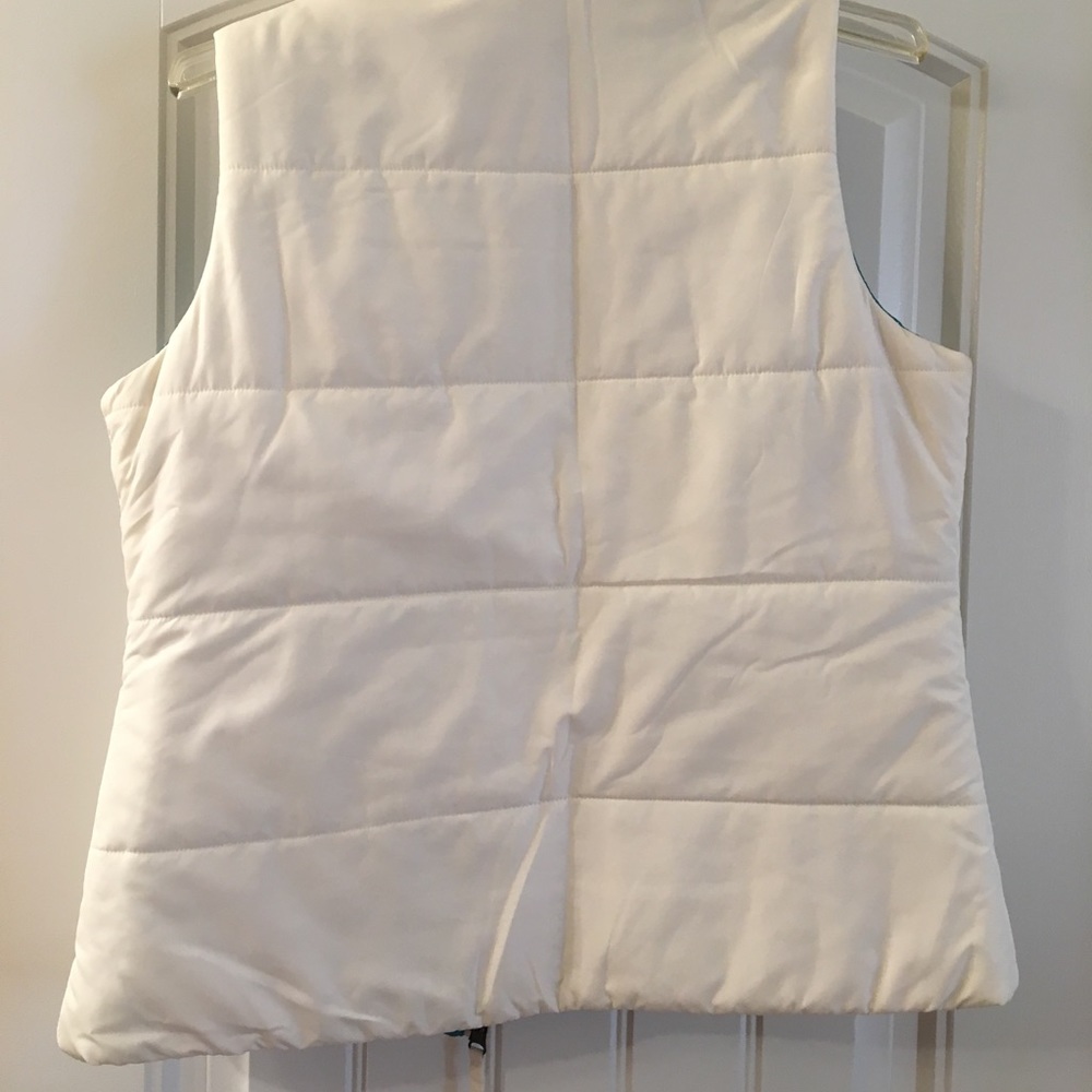 Reversible puffer vest! - Picture 3 of 5